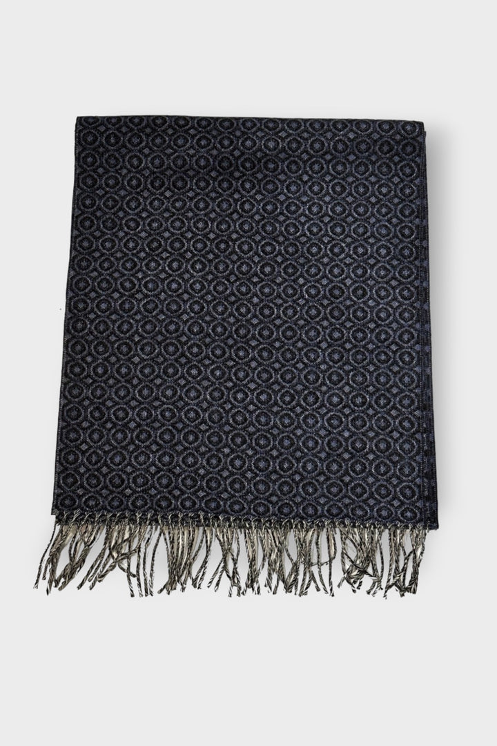 Wool scarf with circular patterns