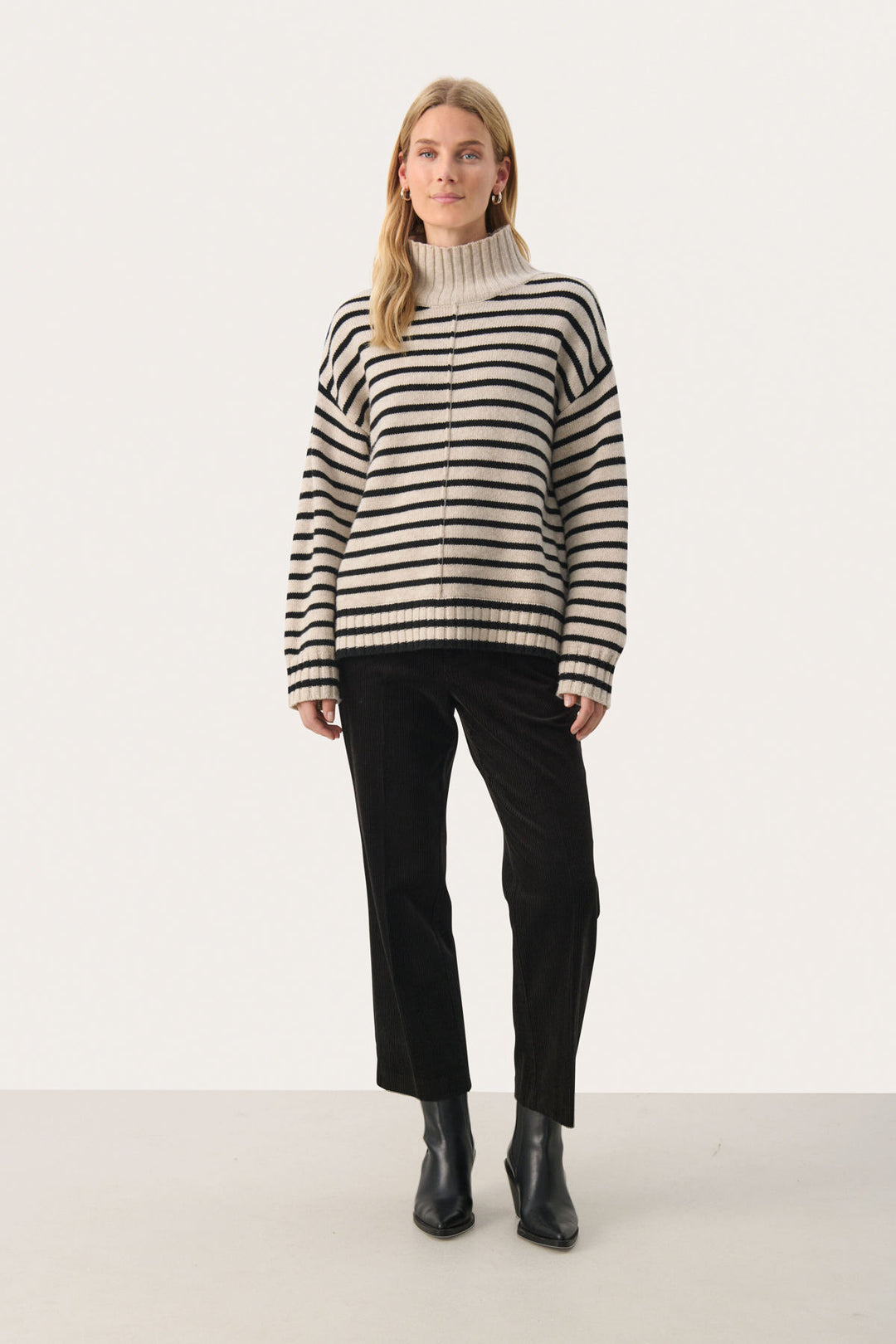 Stand-up collar knit