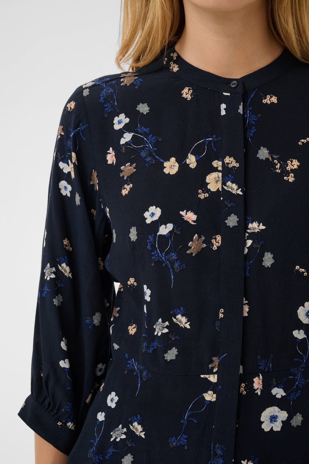 Blouse Constantina fleurie à manches trois-quarts vue de face pour femme Part Two