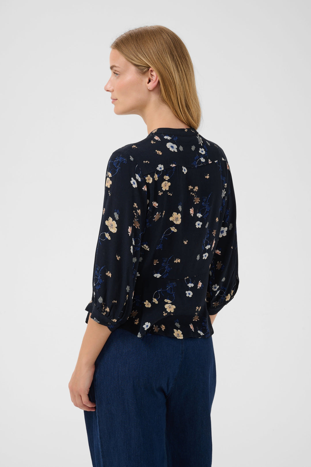 Blouse fleurie à manches trois-quarts vue de face pour femme Part Two