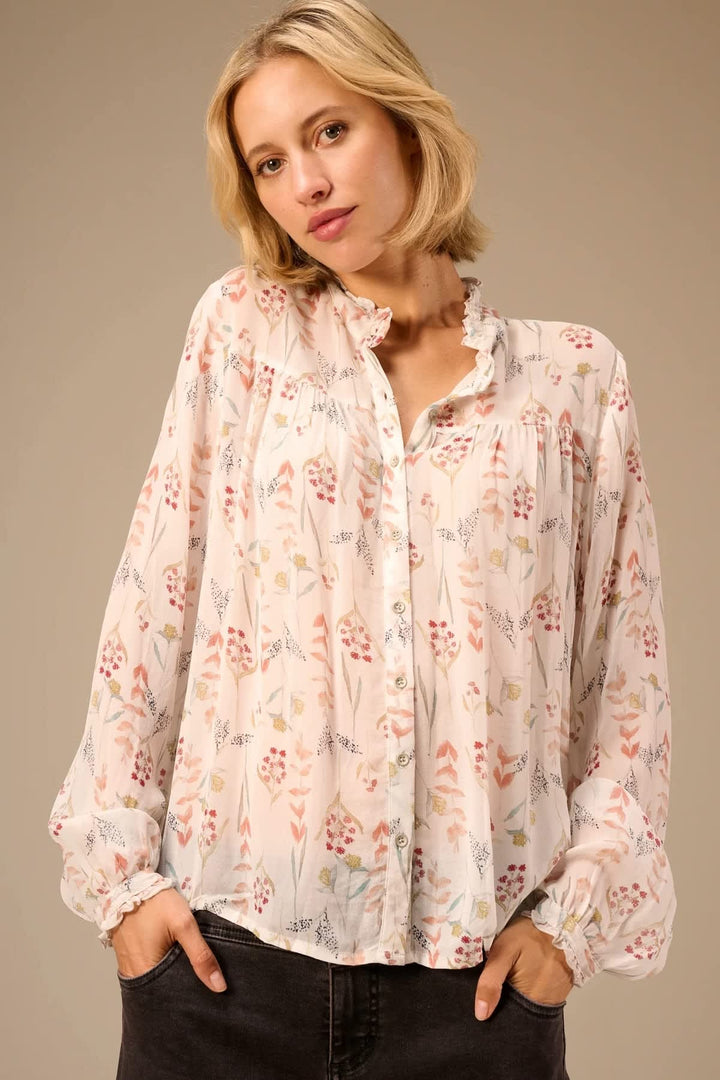 Blouse fleurie à col volanté vue de face pour femme Nile