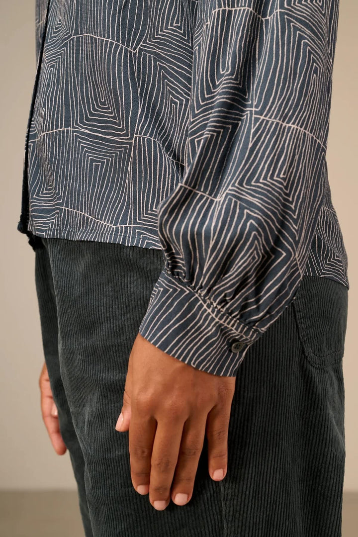Blouse fluide imprimée à col chemise vue de face pour femme Nile