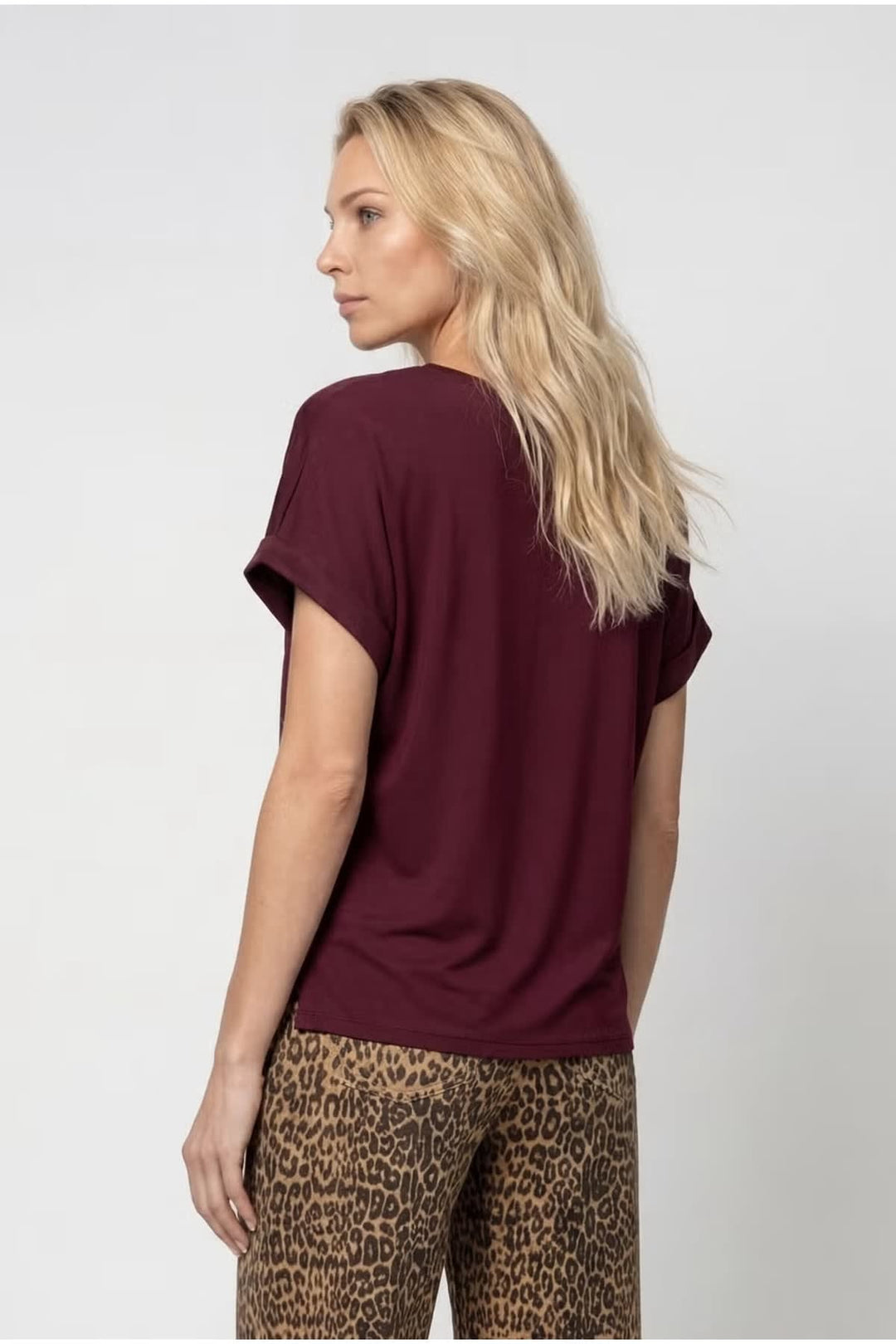 Blouse satinée à manches courtes vue de face pour femme Monari