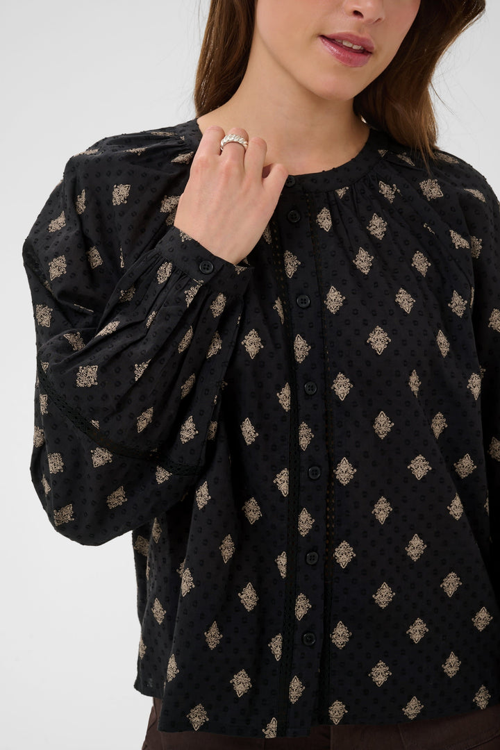 Vue de face blouse Wila imprimée manches bouffantes Kaffe multicolore - Valérie Simon