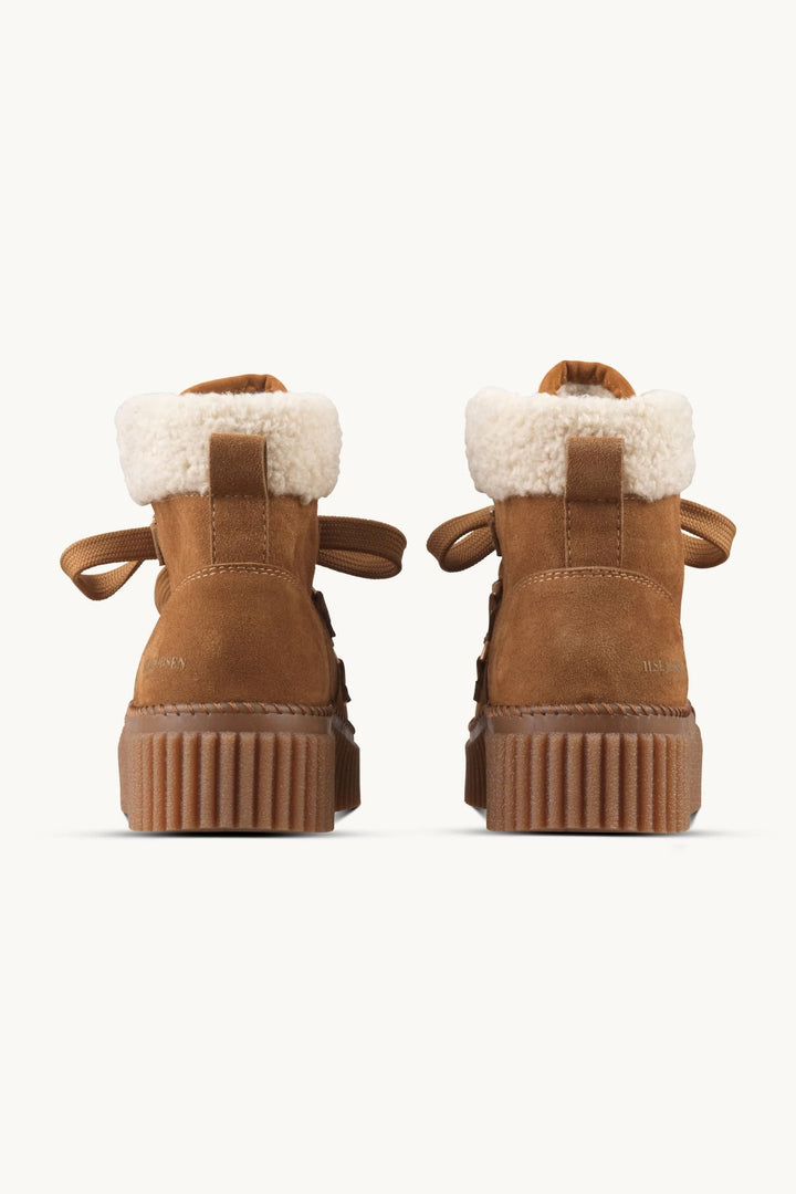 Bottes d’hiver à lacets noires avec doublure effet mouton vue de côté pour femme Ilse Jacobsen