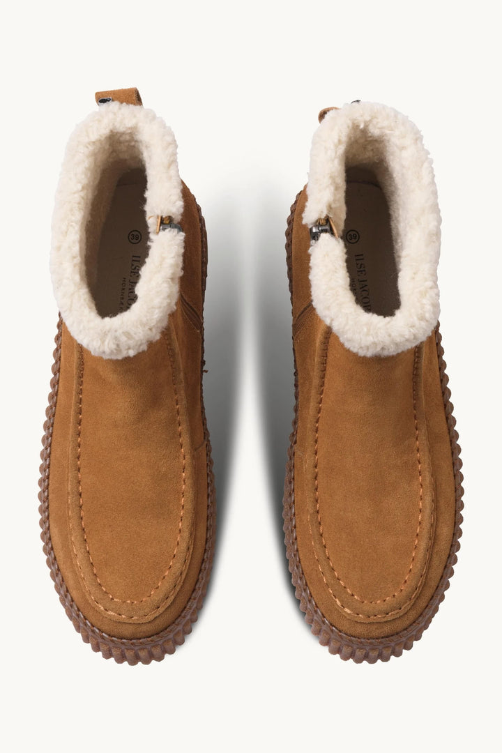 Bottes d’hiver noires à semelle plateforme vue de face pour femme Ilse Jacobsen