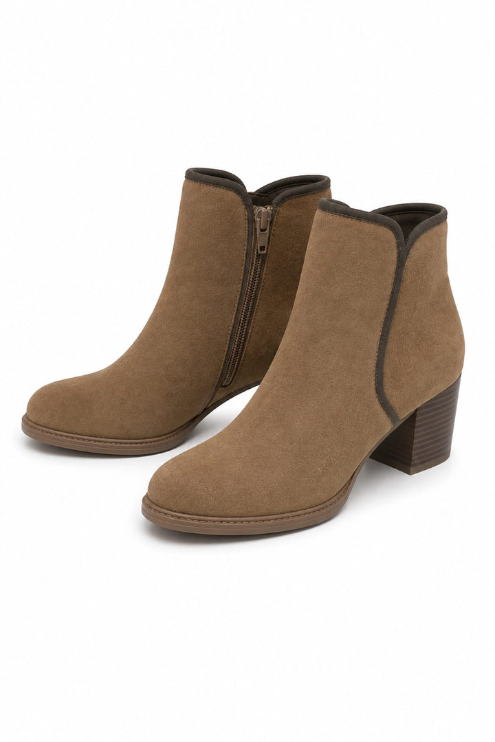 Bottines en suède à talon bloc vue de face pour femme Gabor