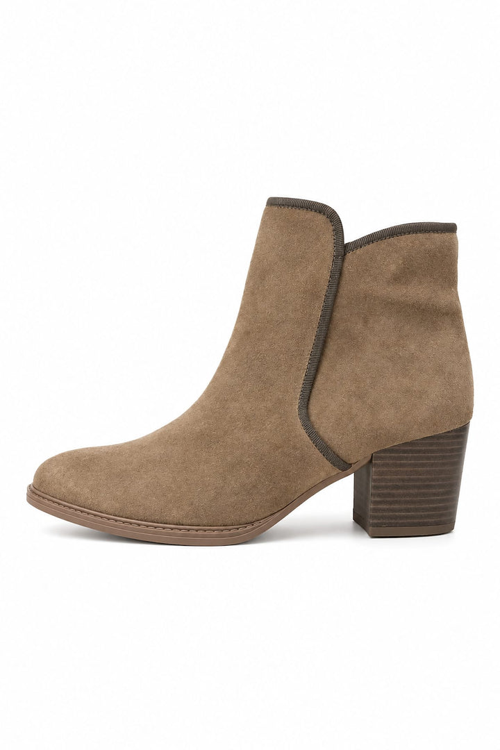 Bottines en suède noires à talon bloc vue de côté pour femme Gabor