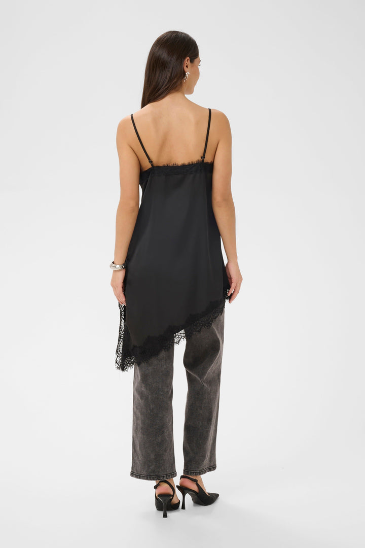Camisole satinée à dentelle Miala vue de face pour femme Kaffe