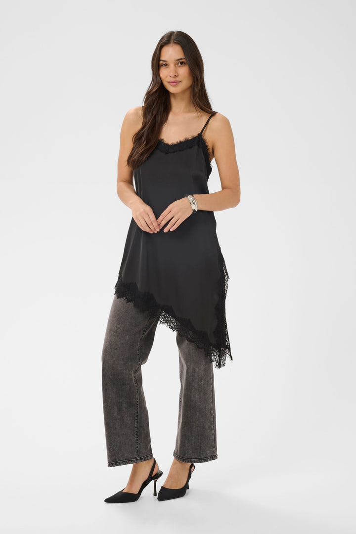 Camisole satinée à dentelle Miala vue de face pour femme Kaffe