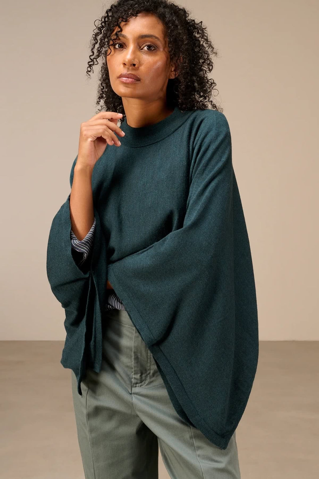Cape en tricot à col montant pour femme Nile