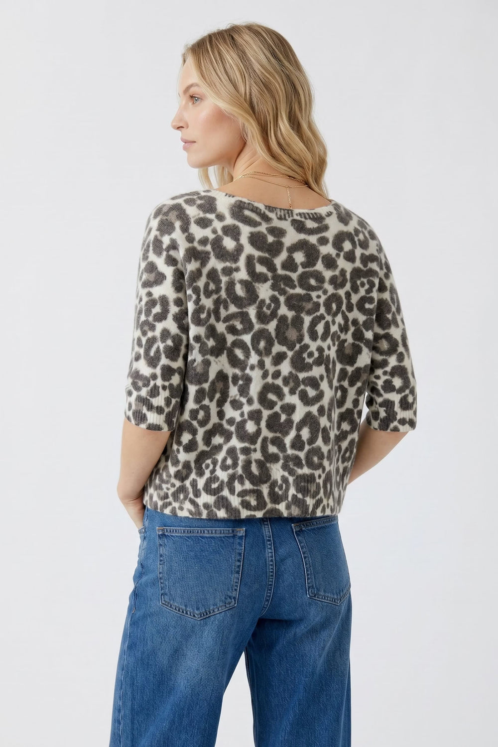Vue de face cardigan léopard Oui pour femme marron avec détail boutons noirs - Valérie Simon