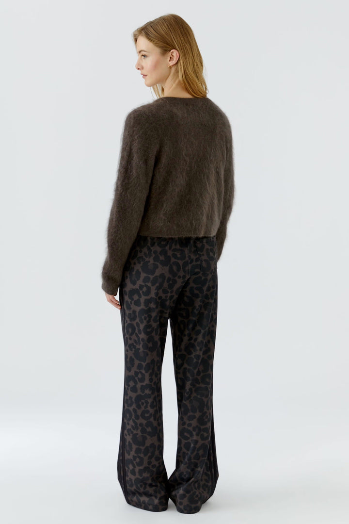 Vue de face cardigan en maille rose Oui pour femme avec texture duveteuse - Valérie Simon