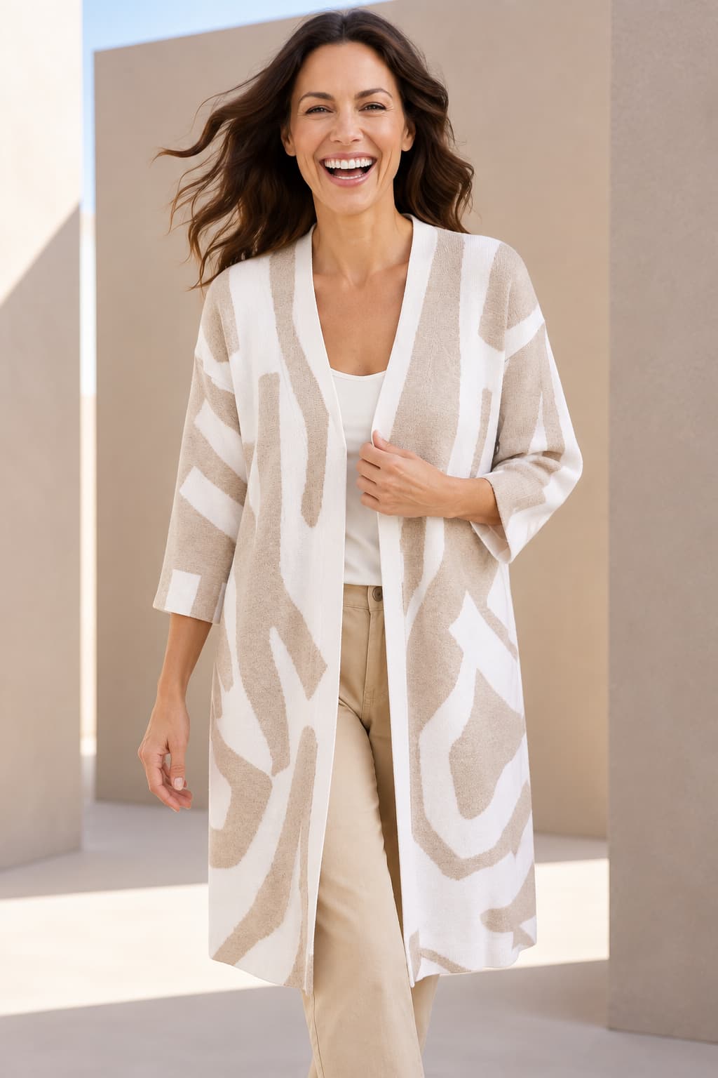 Cardigan long à motif abstrait vue de face pour femme kennys