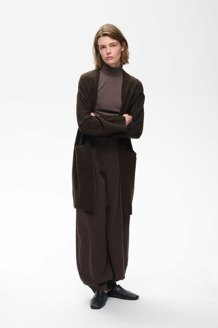 Vue portée cardigan long Guni Inwear pour femme beige avec manches - Valérie Simon
