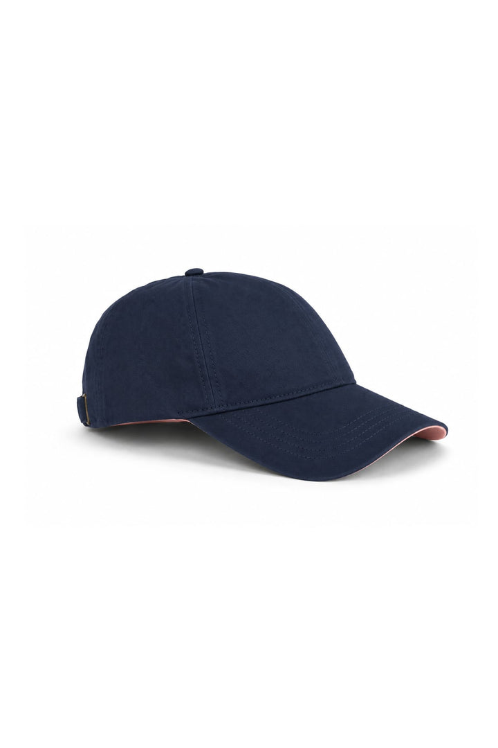 Vue de coté casquette ajustable FAILSWORTH homme noire détails sur la visière - Valérie Simon