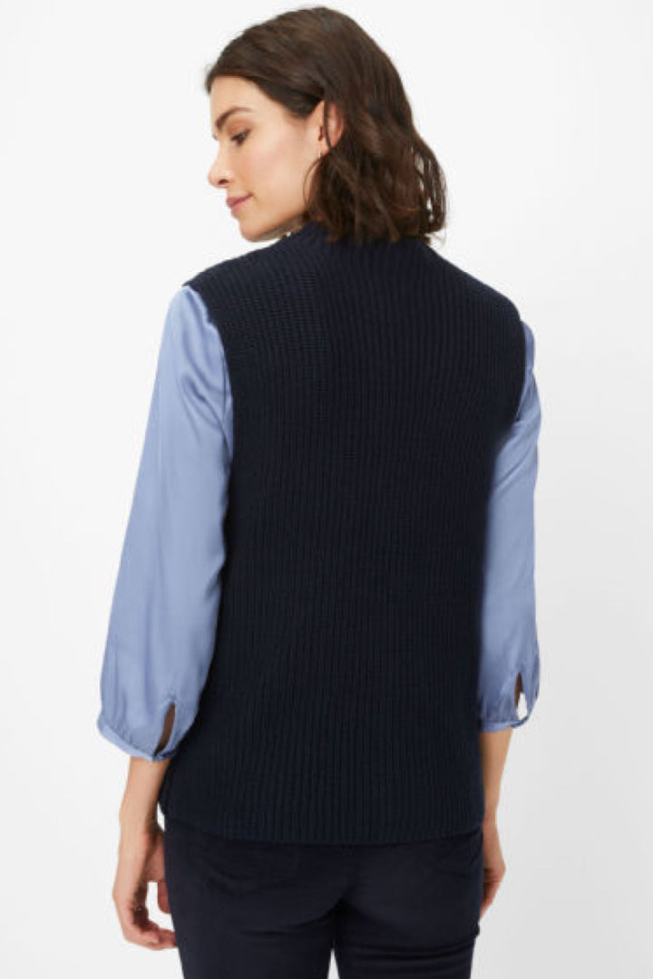 Sleeveless knit