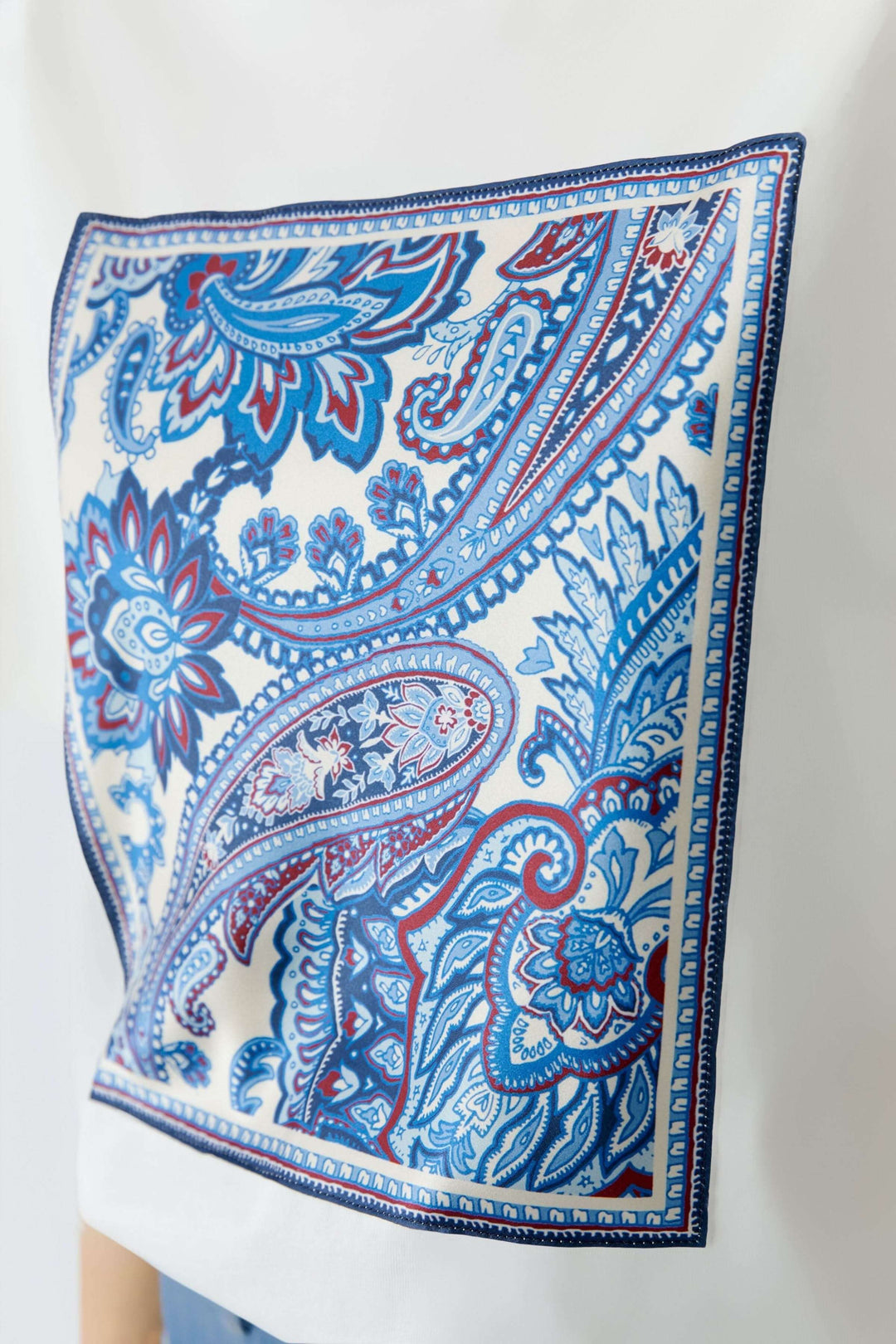 T-shirt à imprimé paisley