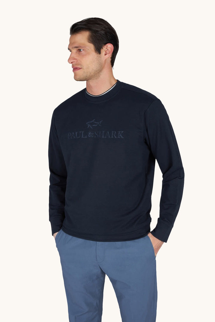Vue de face chandail à logo ton sur ton Paul and Shark pour homme noir - Valérie Simon