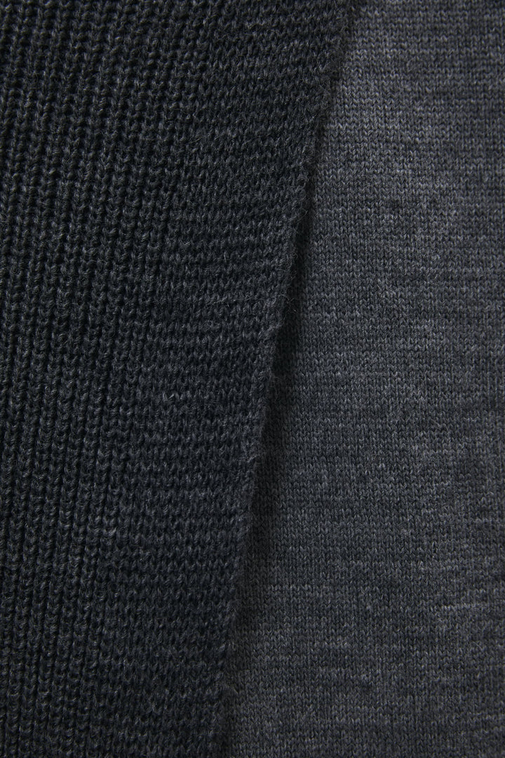 Chandail en tricot asymétrique pour femme Humility