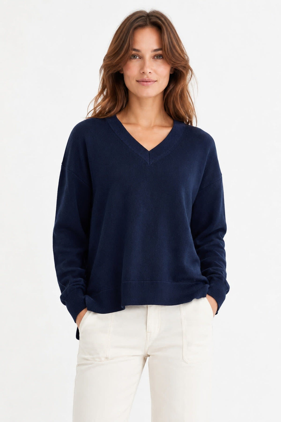 Vue de face chandail col V Part Two en tricot beige pour femme avec détails de mailles - Valérie Simon