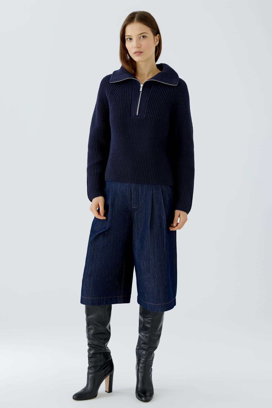 Chandail en tricot côtelé à col zippé vue de face pour femme Oui