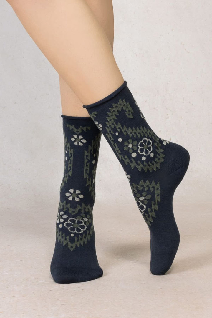Chaussettes en laine mérinos à motif cachemire fleuri vue de face pour femme Bleuforêt
