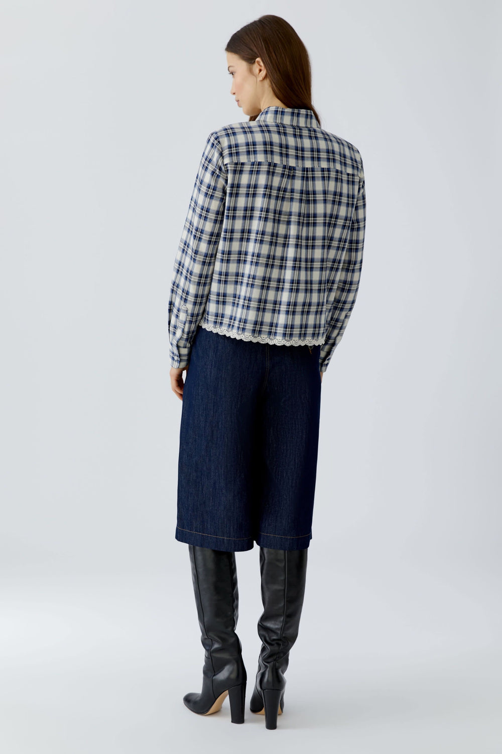 Chemise à carreaux avec bordure en dentelle vue de face pour femme Oui