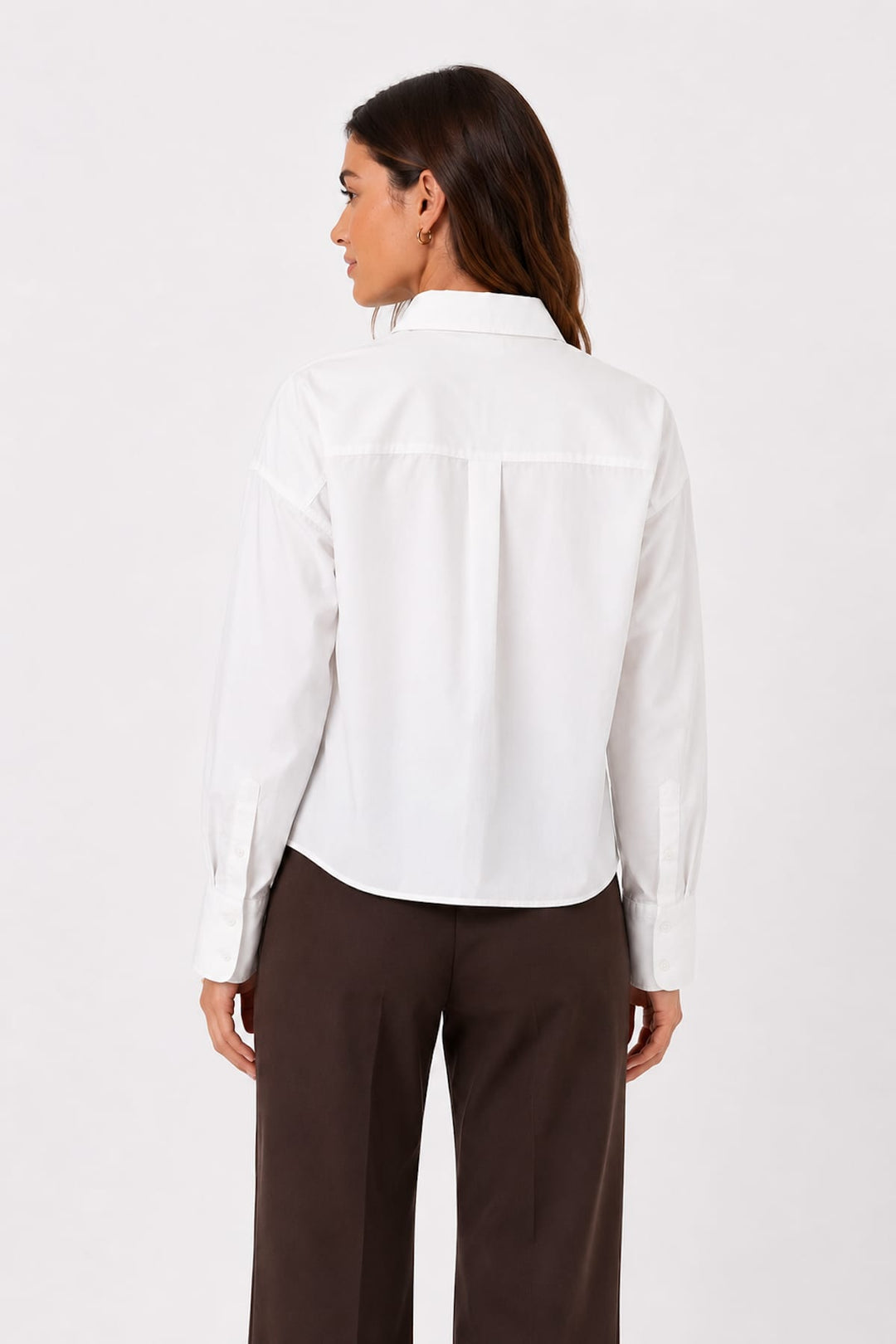 Vue de face chemise fluide Repeat Cashmere pour femme beige à col classique - Valérie Simon