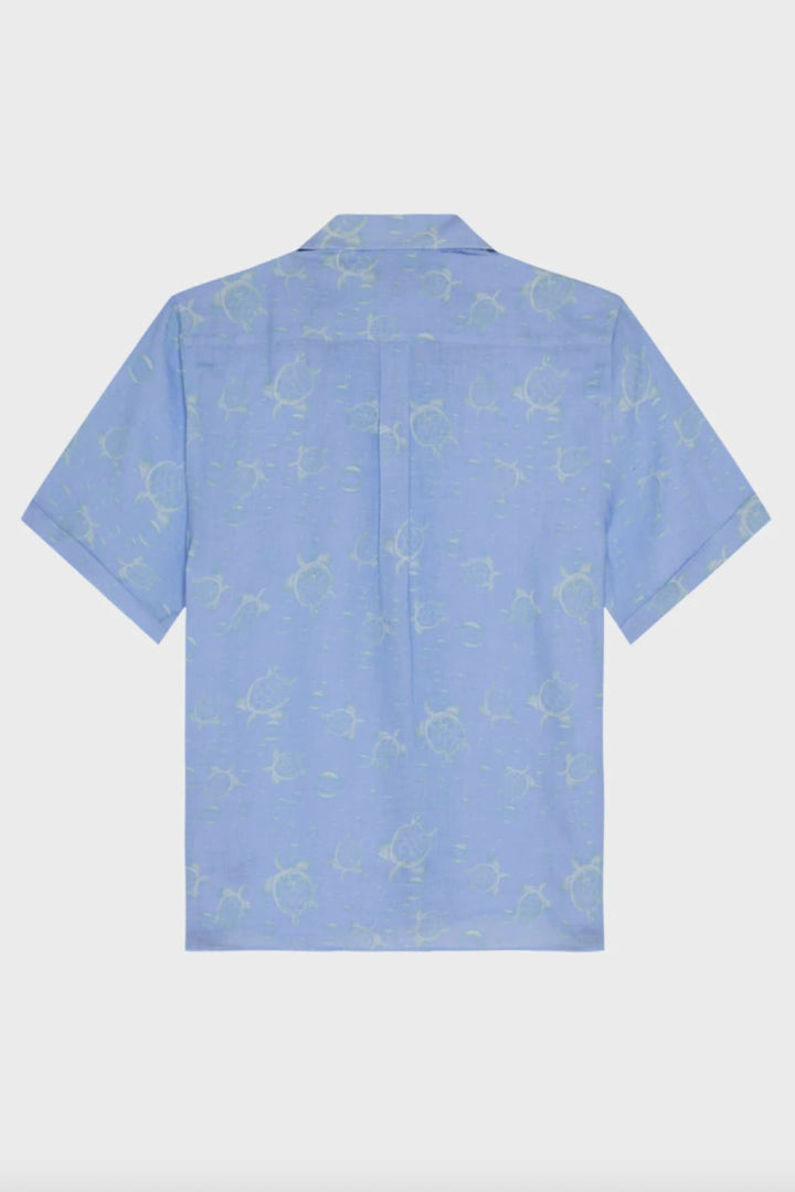 Vue de face chemise tortues Vilebrequin pour homme bleu avec imprimé unique - Valérie Simon