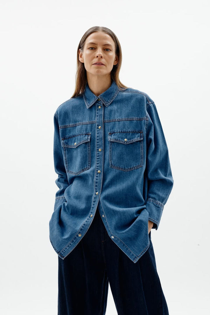 Vue de front chemise longue denim col classique Inwear femme - Valérie Simon