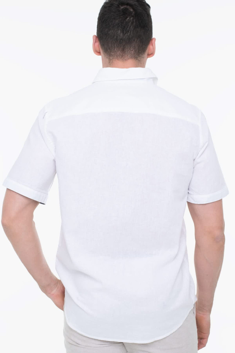 Vue de face chemise manches courtes Tom Tailor pour homme bleue avec poches poitrine - Valérie Simon