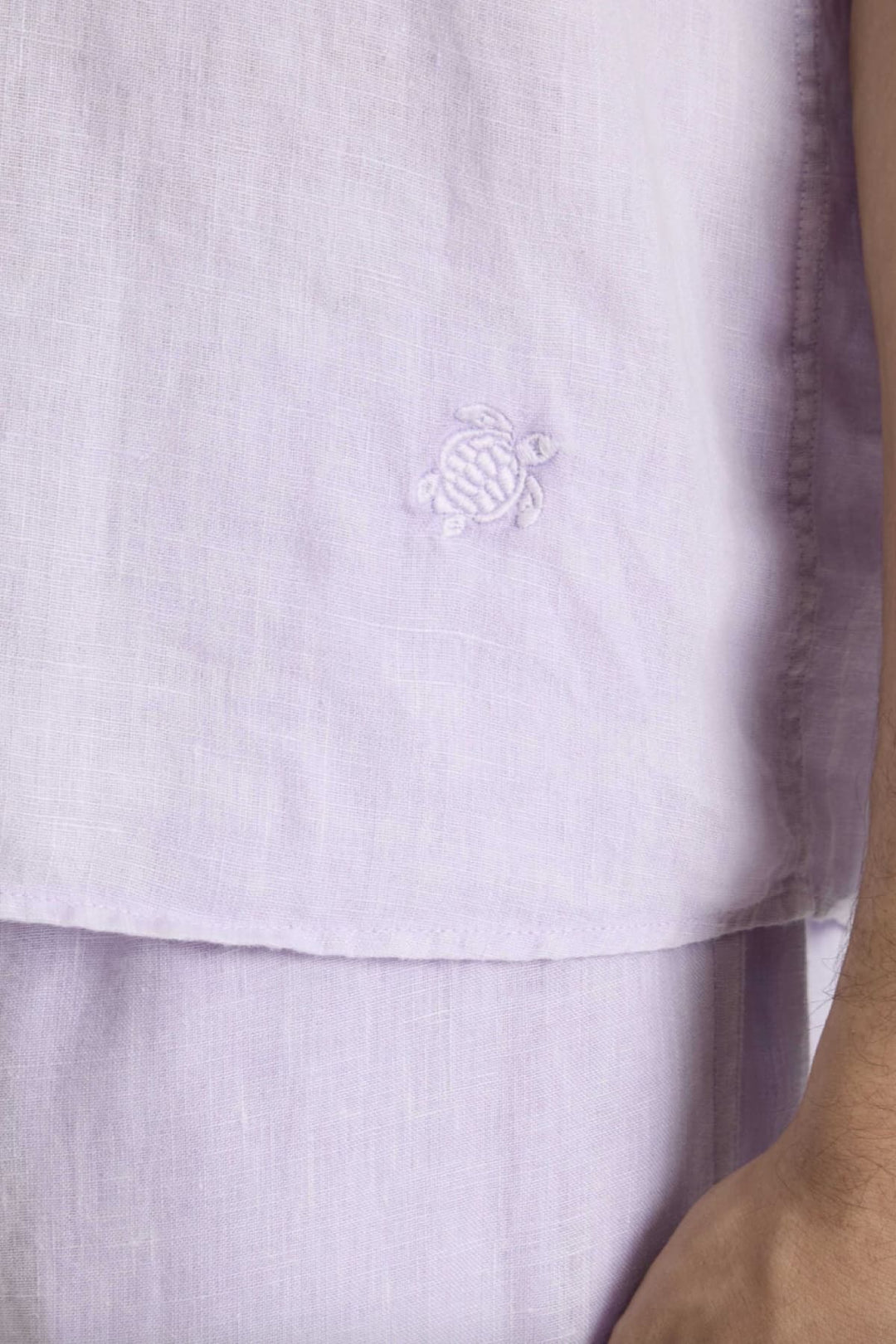 Rear view of a white Vilebrequin linen-blend shirt with a classic collar for men - Valérie Simon