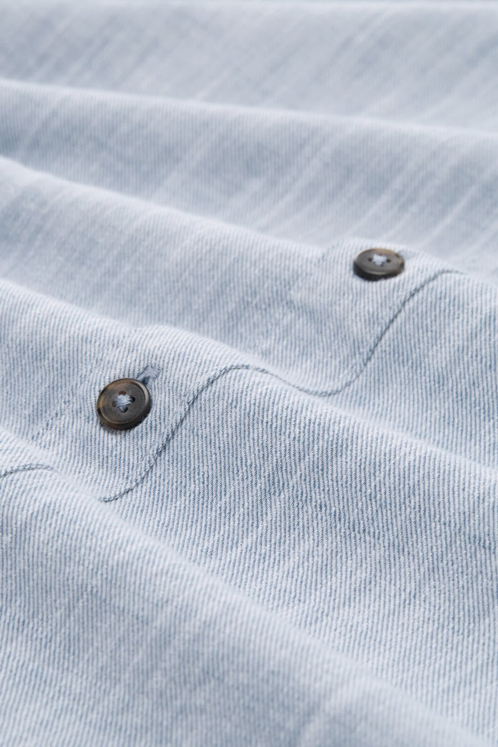 Vue de face chemise sport Tom Tailor homme bleue avec poches poitrine - Valérie Simon