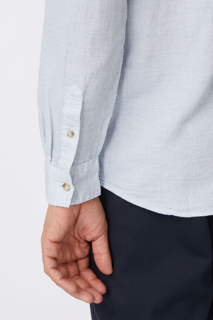 Vue de devant chemise sport texturée Tom Tailor pour homme grise avec motif discret - Valérie Simon