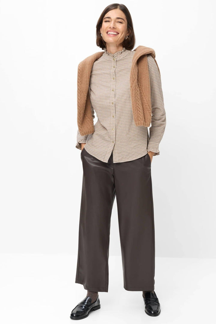 Front view of the women&