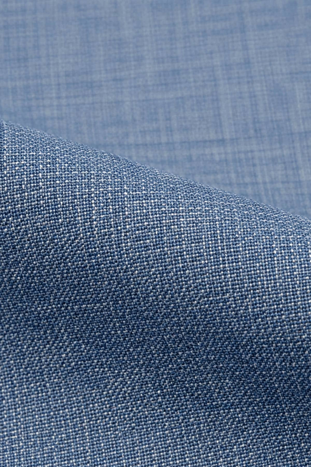 Full-front, textured light gray Lief Horsens men&