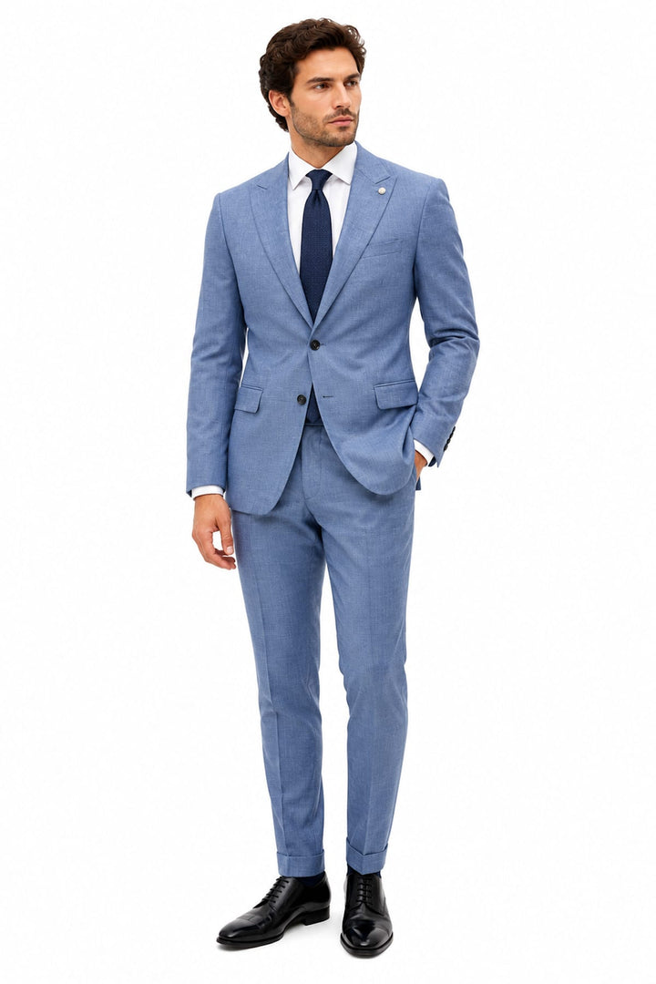 Full-length side view of the textured Lief Horsens men&