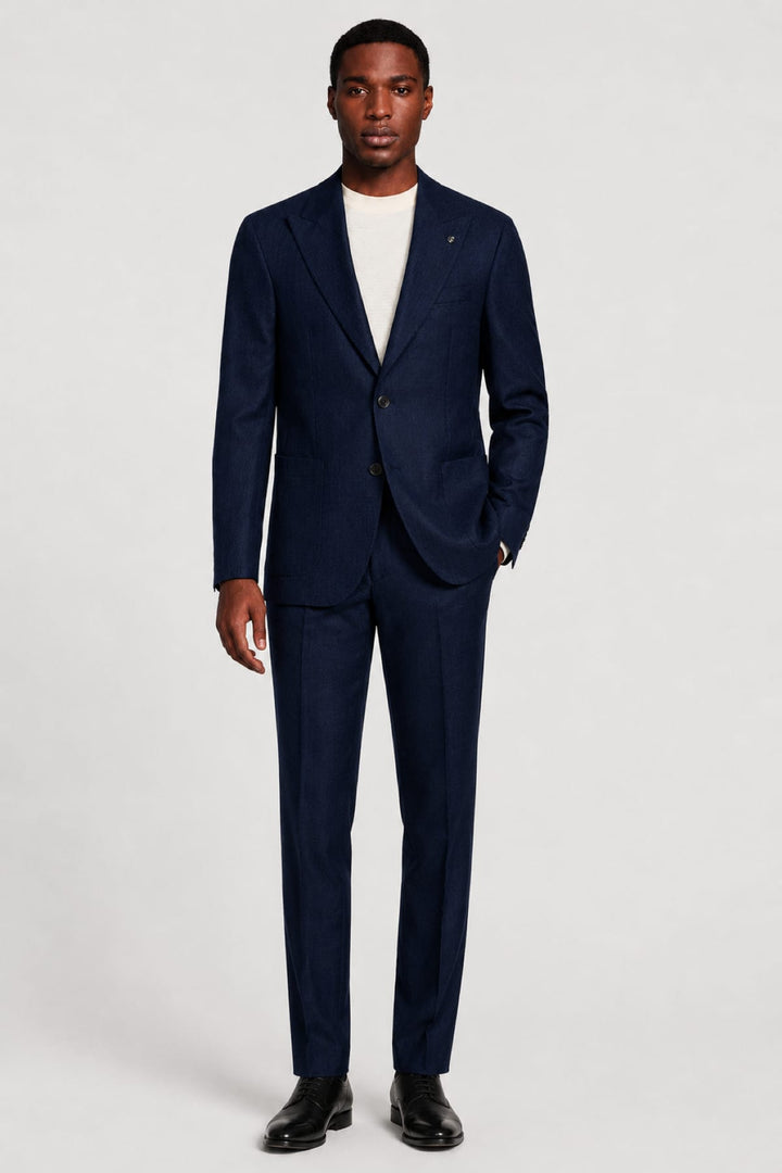 Full-front view of the textured tone-on-tone Jack Victor design for men - Valérie Simon