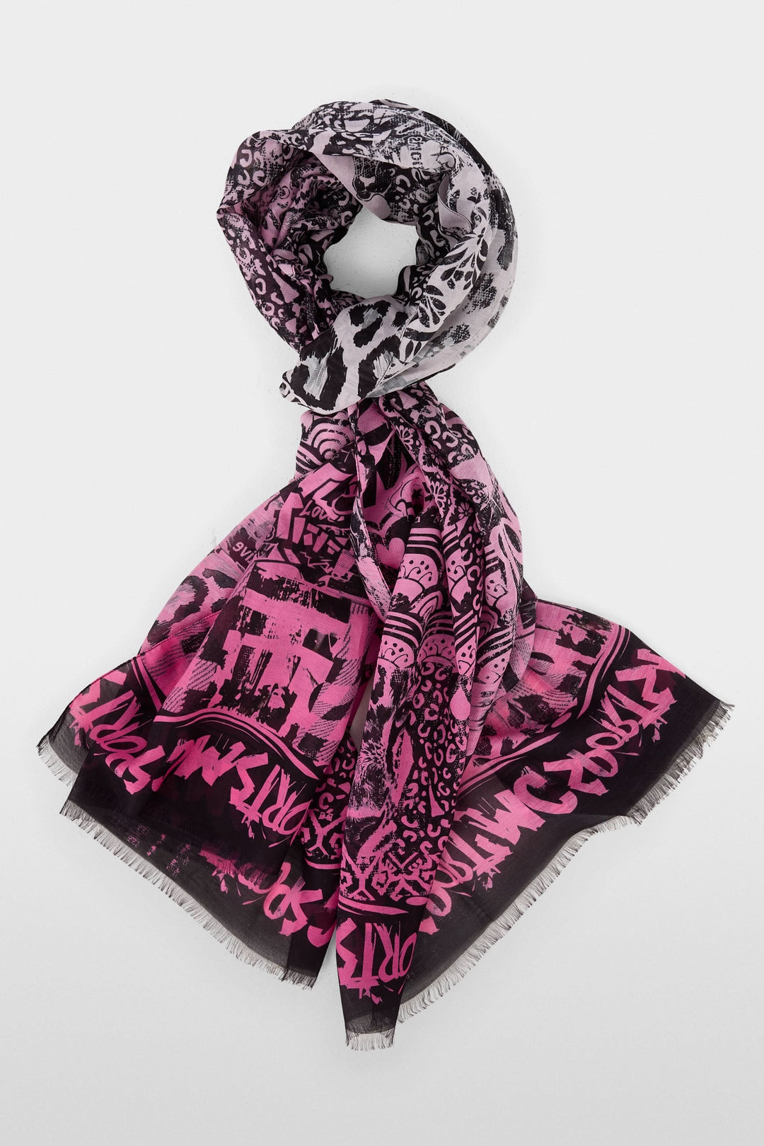 Graphic pattern scarf