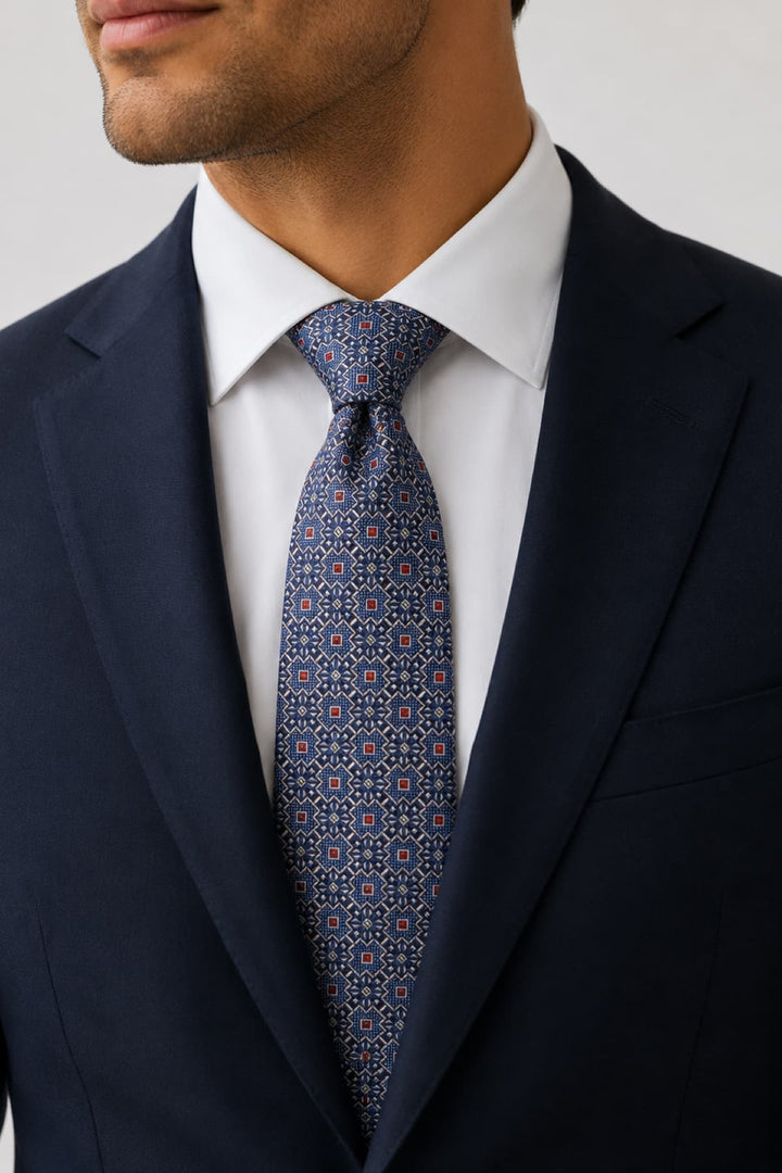 Vue de face cravate à motif géométrique Eton homme bleu marine - Valérie Simon