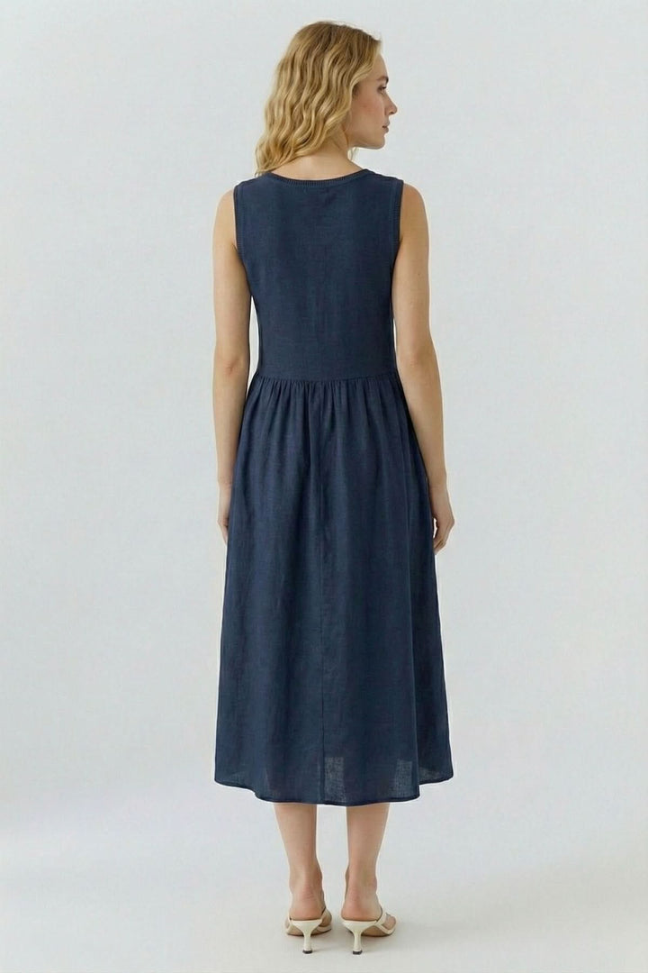 Modern, elegant dress Fit