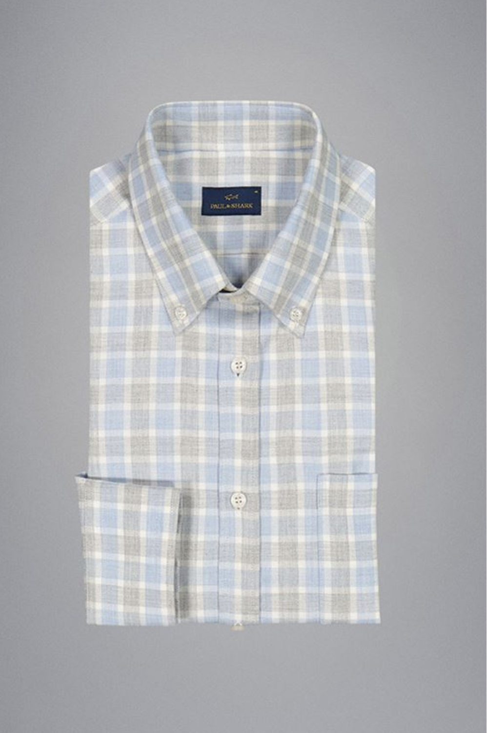 Chemise en flanelle à carreaux bleu pâle et gris, douce et confortable, idéale pour une tenue hivernale.
