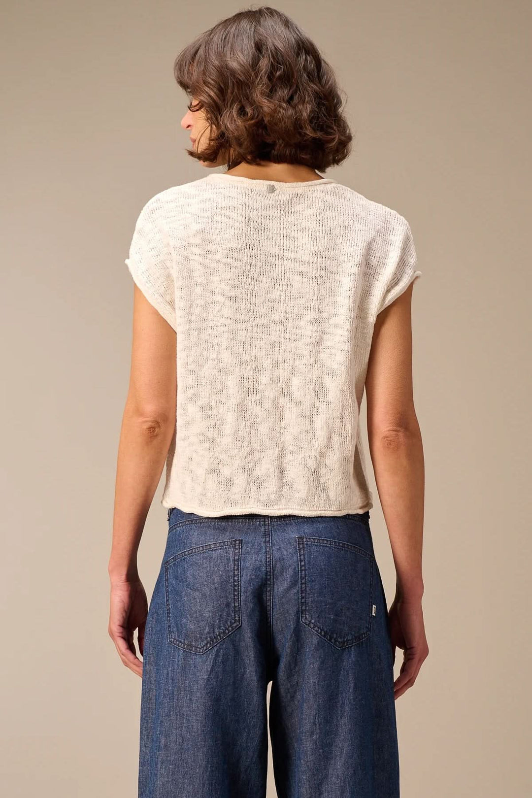 Lightweight, casual short-sleeve sweater Fit