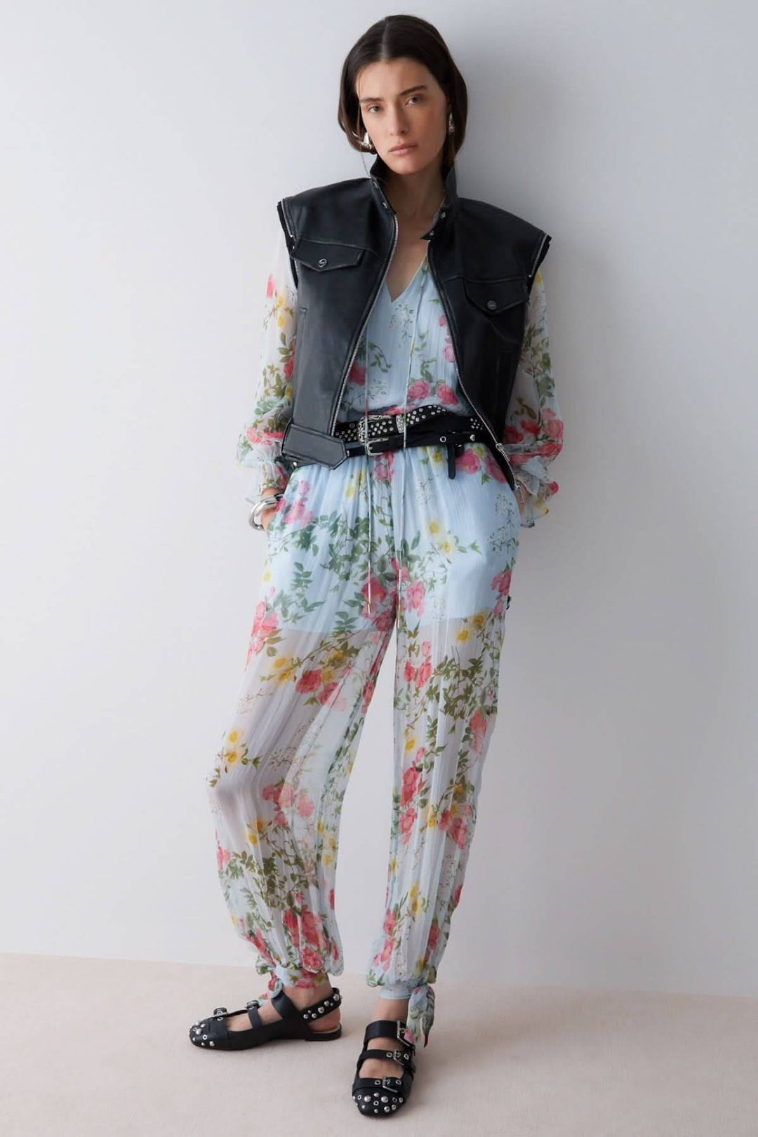 Flowy pants with a floral print