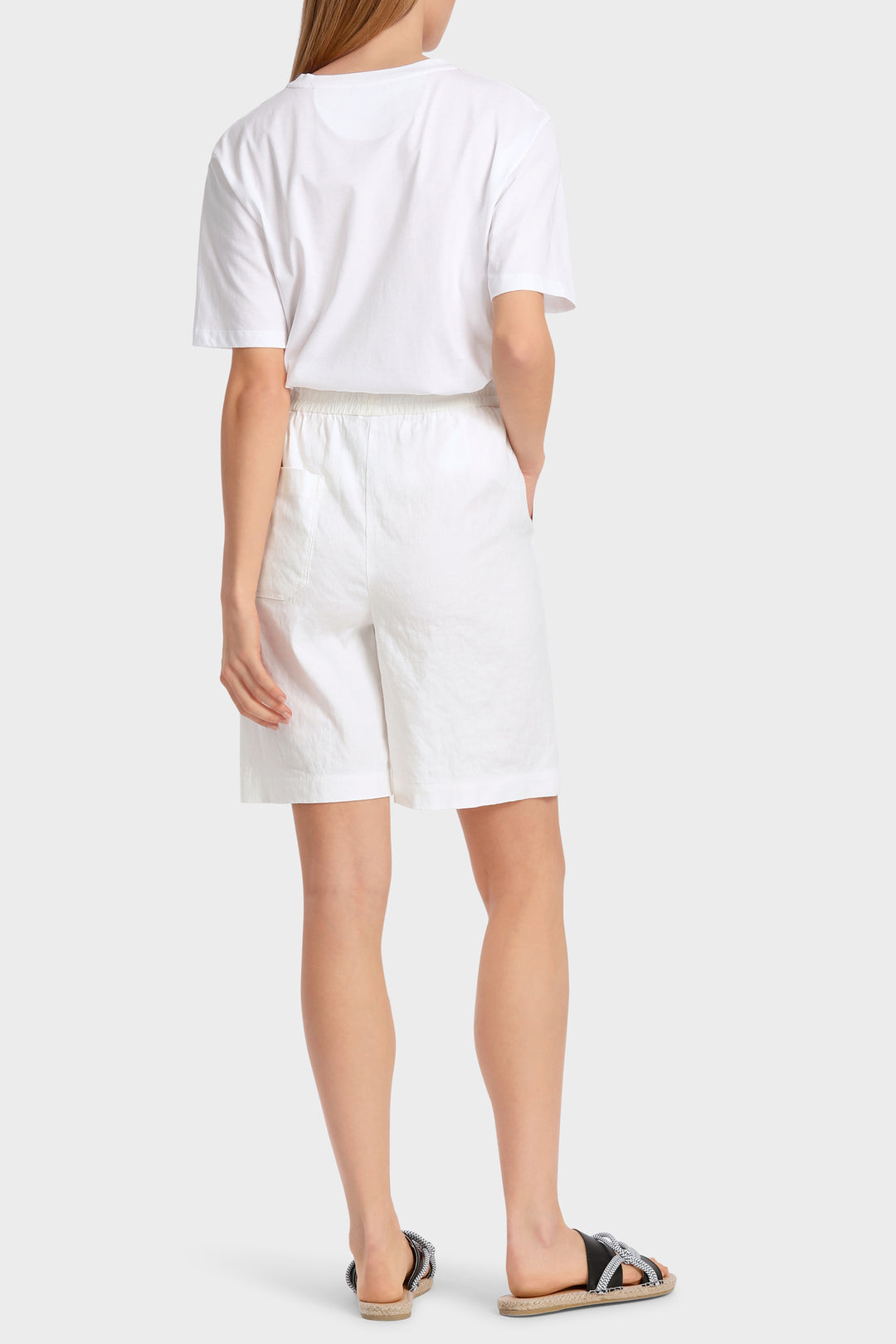 WITTEN model Bermuda shorts