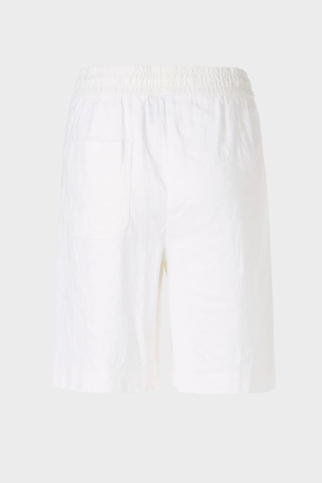 WITTEN model Bermuda shorts