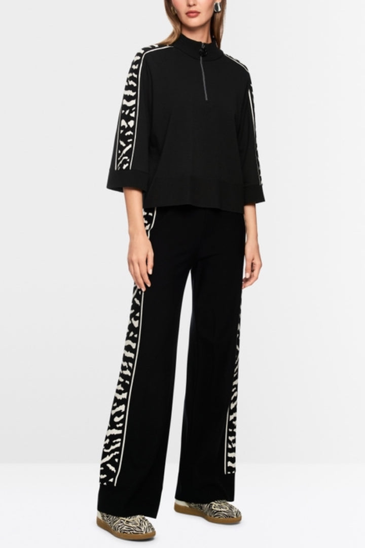 Loose-fitting sweater