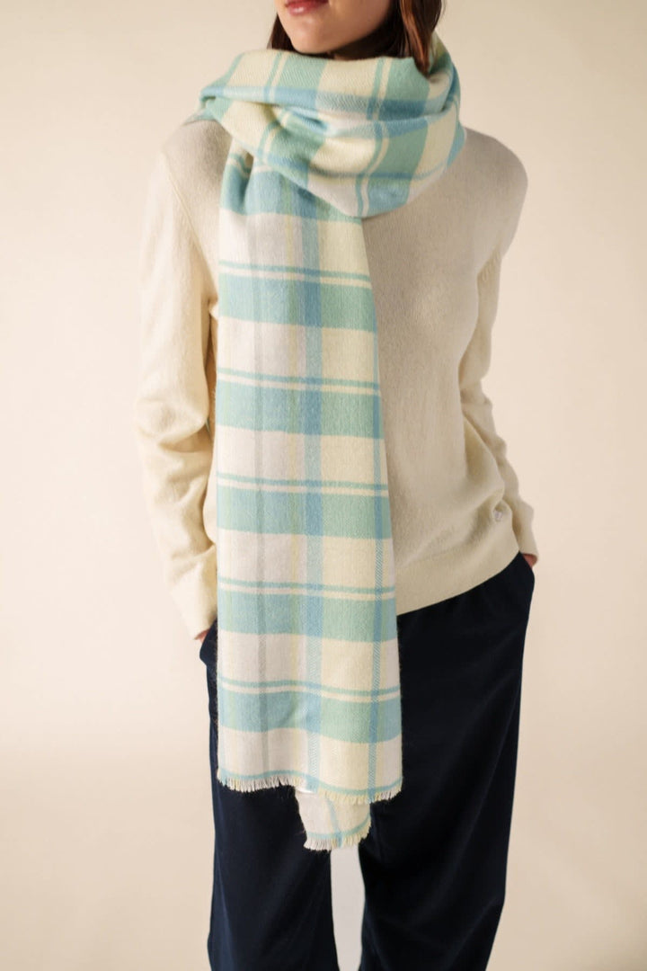 Foulard carreaux vue détaillée coloré pour femme Saint James - Valérie Simon