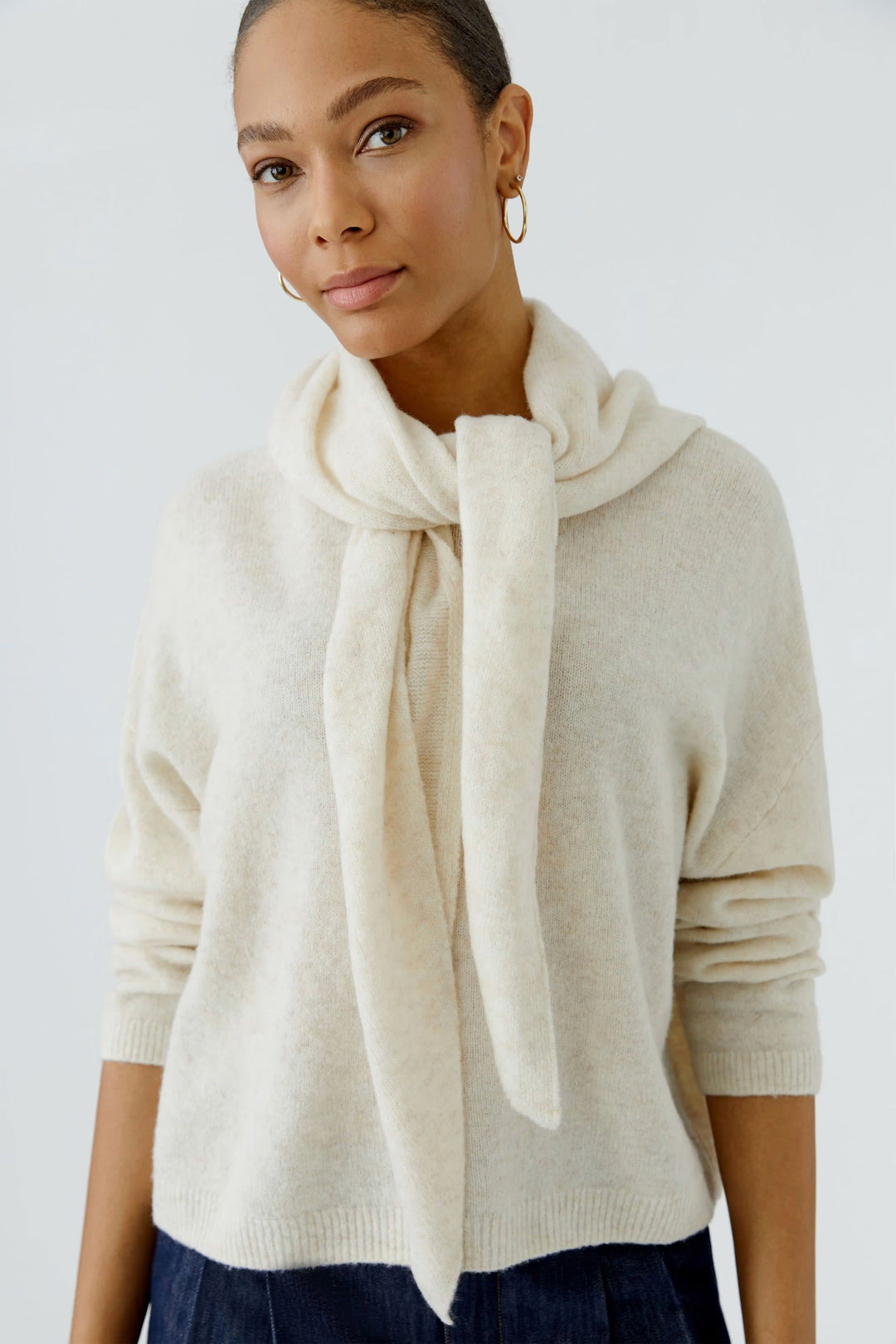 Vue portée foulard en maille douce femme beige Oui - Valérie Simon